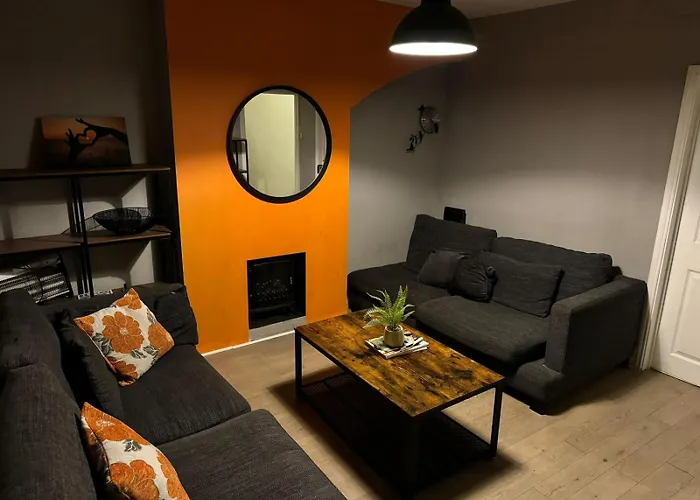 Master Bedroom In A House Share Thirty Minutes Away From Waterloo Station Shared Bathroom