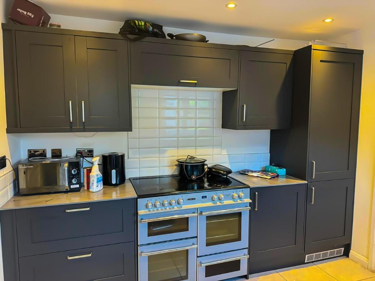 Master Bedroom In A House Share Thirty Minutes Away From Waterloo Station Shared Bathroom *